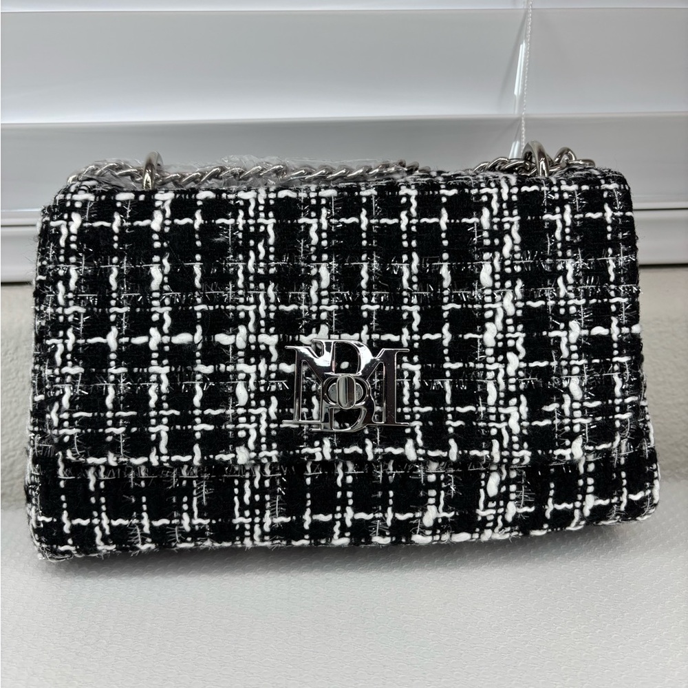 Badgley Mischka Textured
Messenger Tweed Shoulder/Crossbody